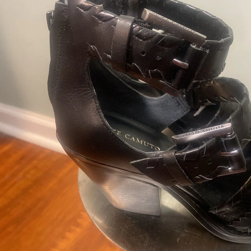 NWT VINCE CAMUTO WOMEN’S SURALYN SANDALS